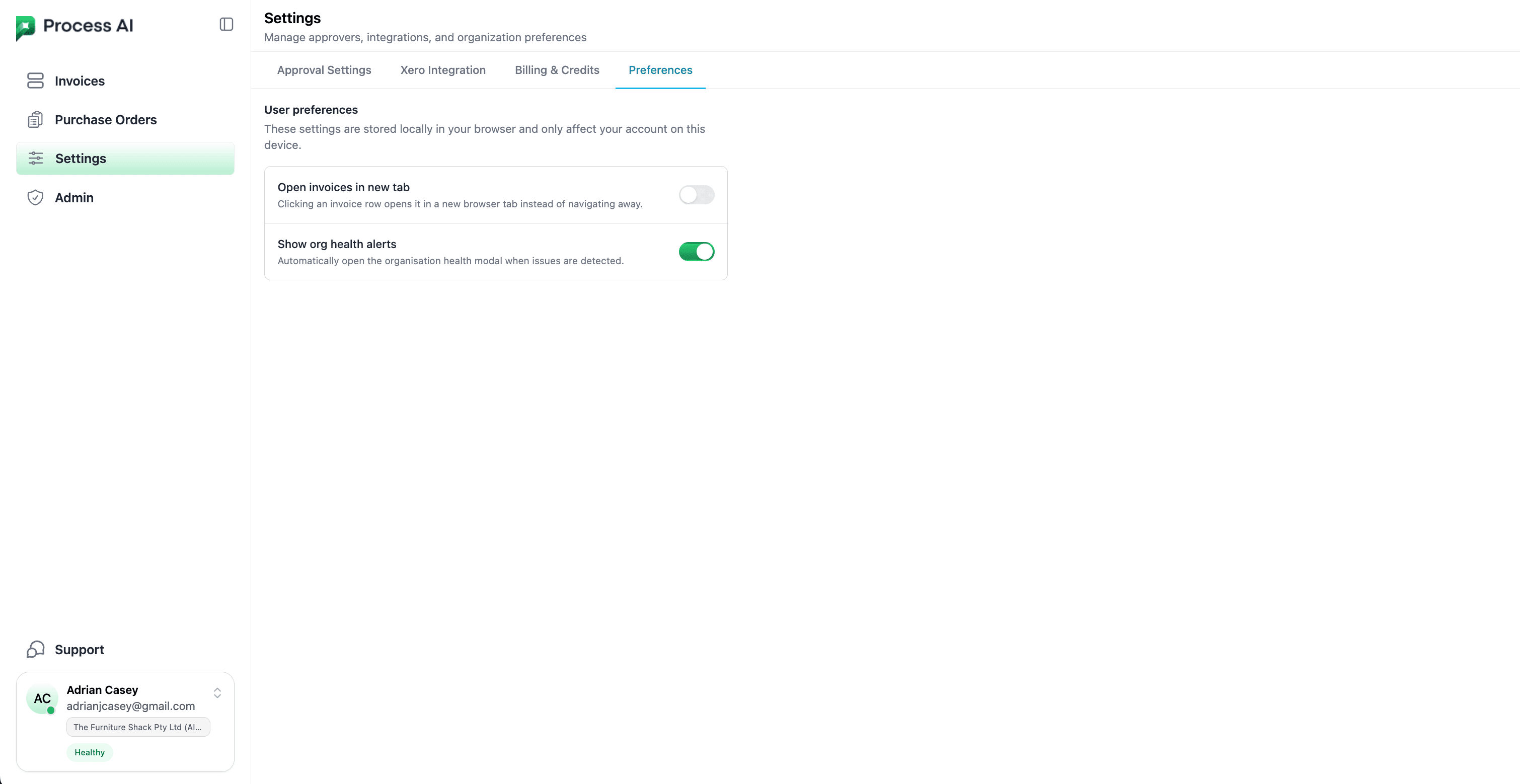 Preferences settings screen showing the Open invoices in new tab toggle.
